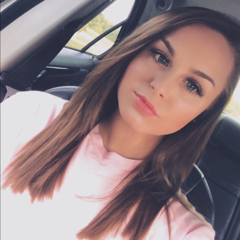 Meet your Posher, Alexys